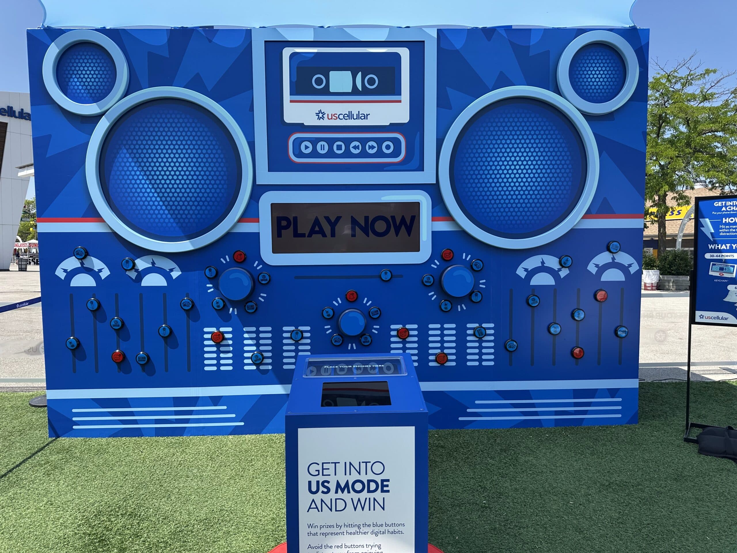 Put the Phone Down: A 15-Foot Boombox Built to Stop You in Your Tracks 2